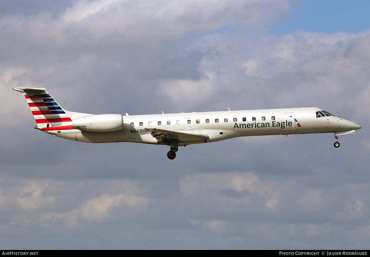 Aircraft Photo of N668HH | Embraer ERJ-145LR (EMB-145LR) | American Eagle | AirHistory.net #494418