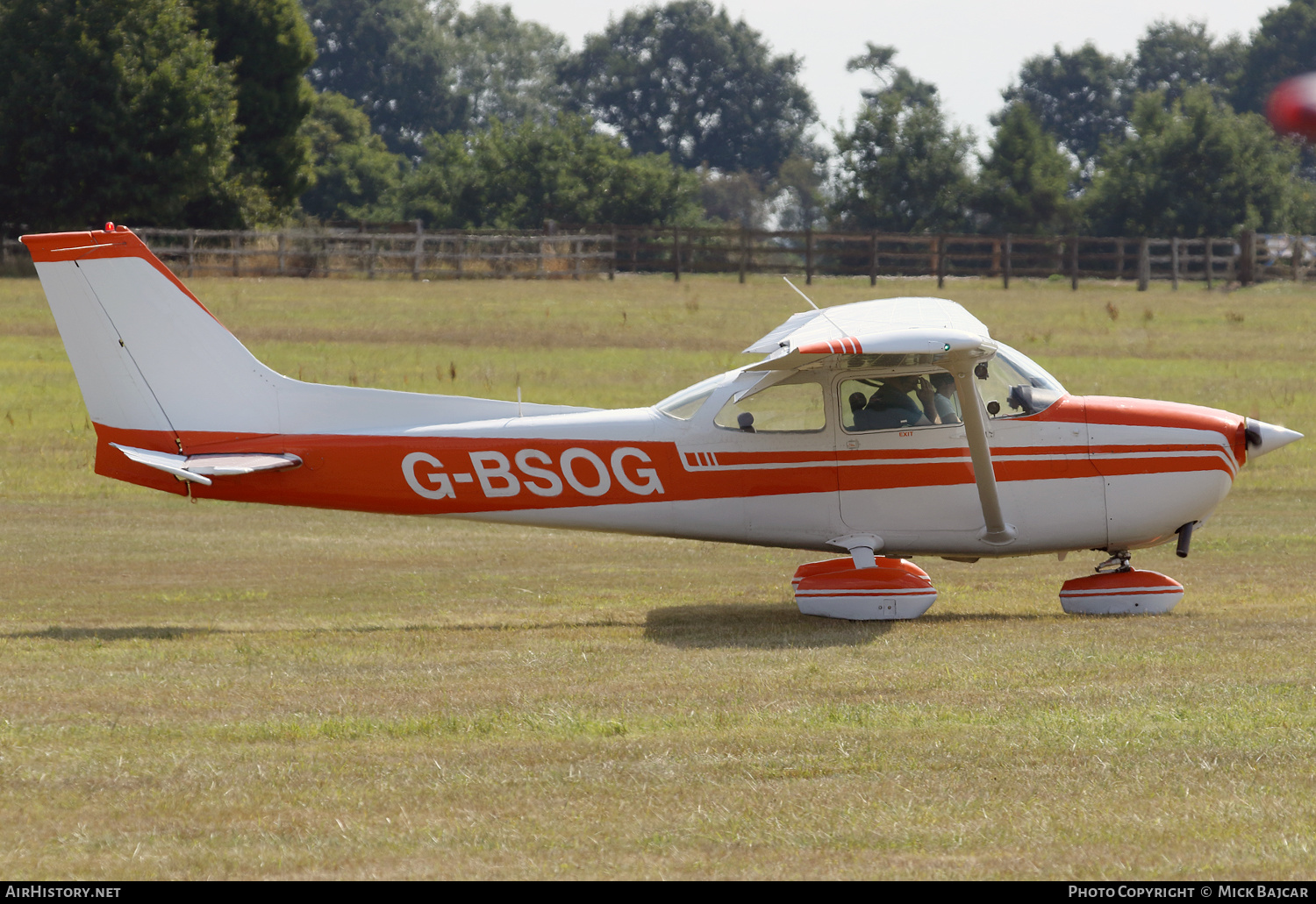 Aircraft Photo of G-BSOG | Cessna 172M Skyhawk | AirHistory.net #494595