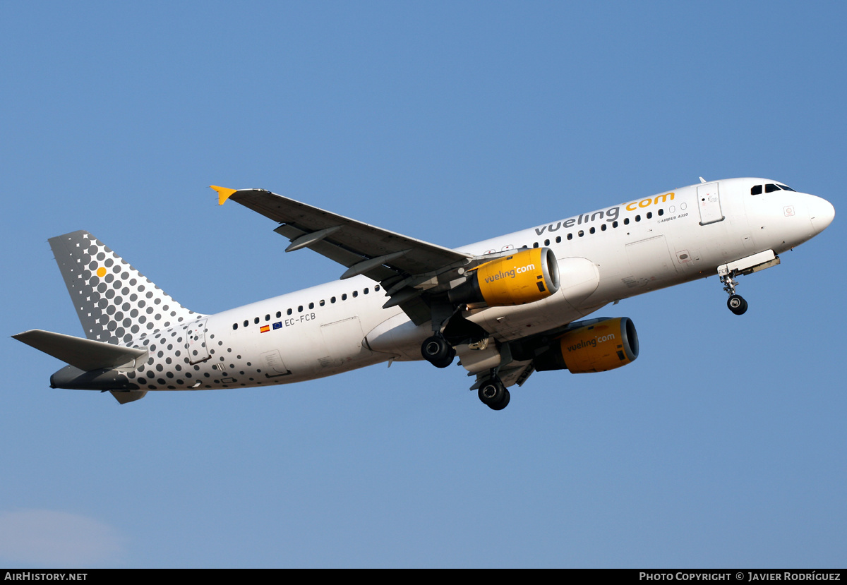 Aircraft Photo of EC-FCB | Airbus A320-211 | Vueling Airlines | AirHistory.net #494660