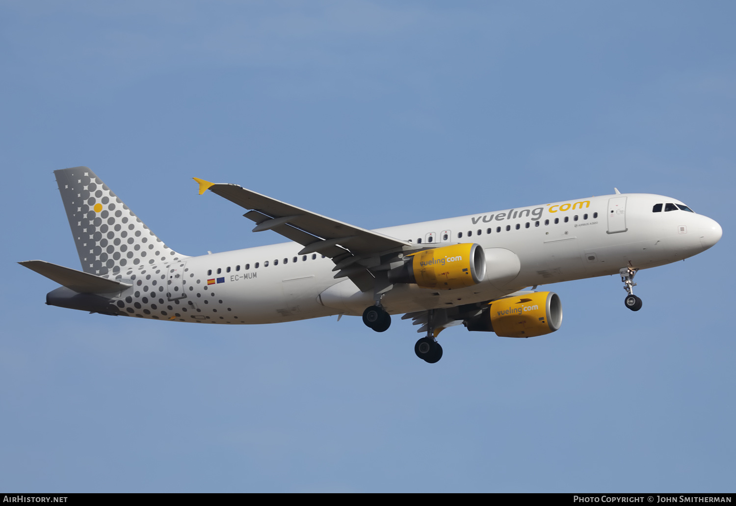 Aircraft Photo of EC-MUM | Airbus A320-214 | Vueling Airlines | AirHistory.net #494763