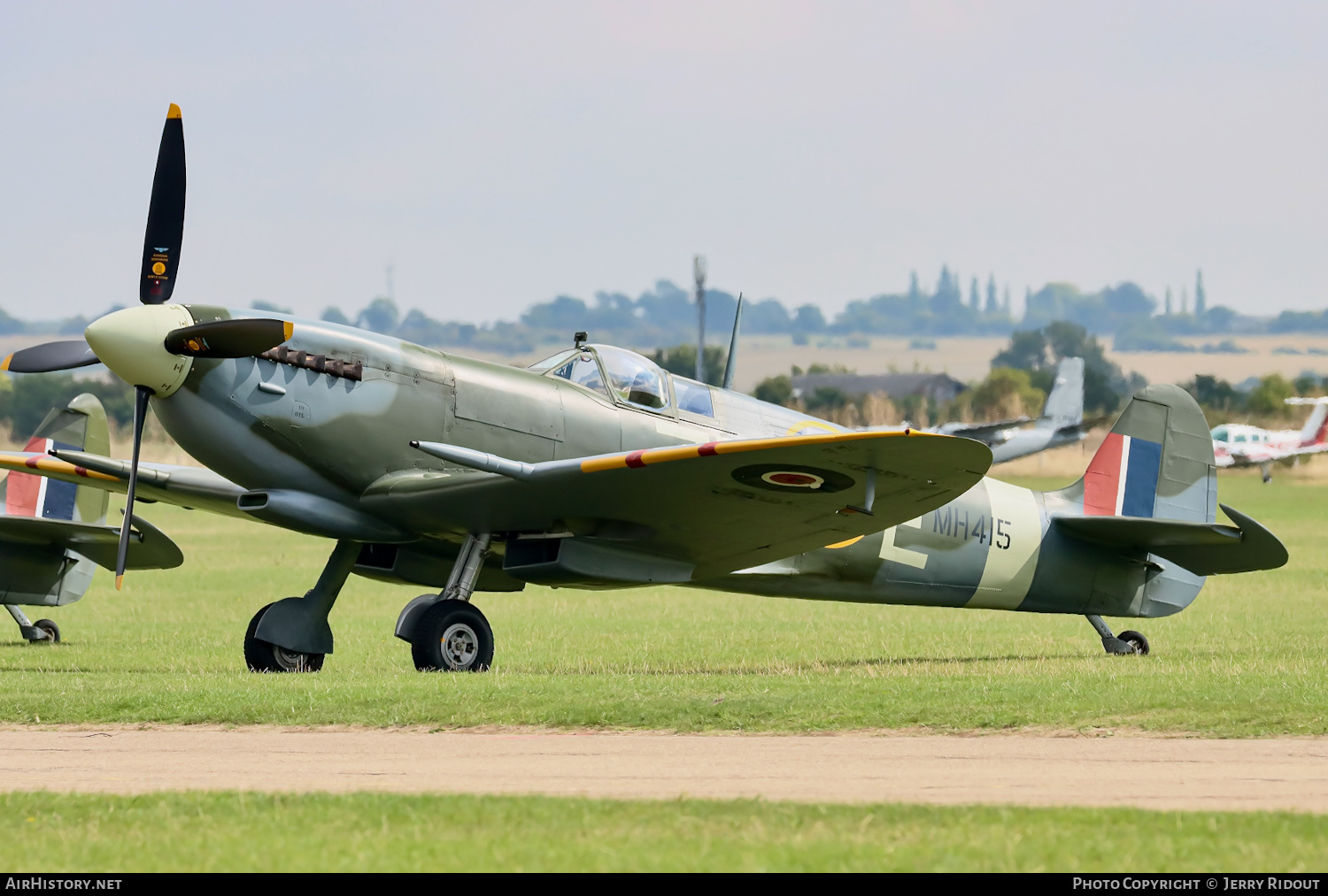 Aircraft Photo of G-AVDJ / MH415 | Supermarine 361 Spitfire LF9C | UK - Air Force | AirHistory.net #495032