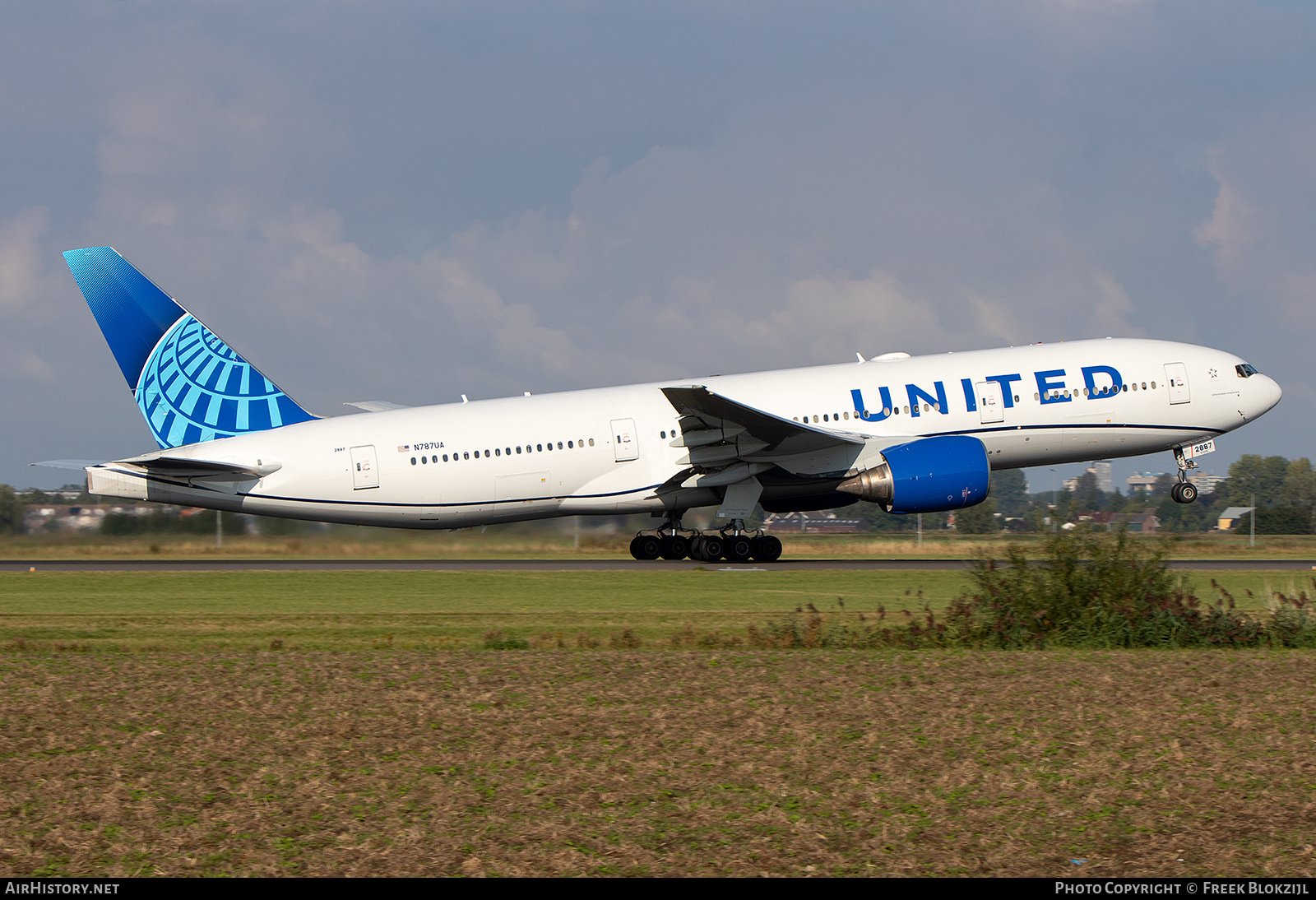 Aircraft Photo of N787UA | Boeing 777-222/ER | United Airlines | AirHistory.net #495261