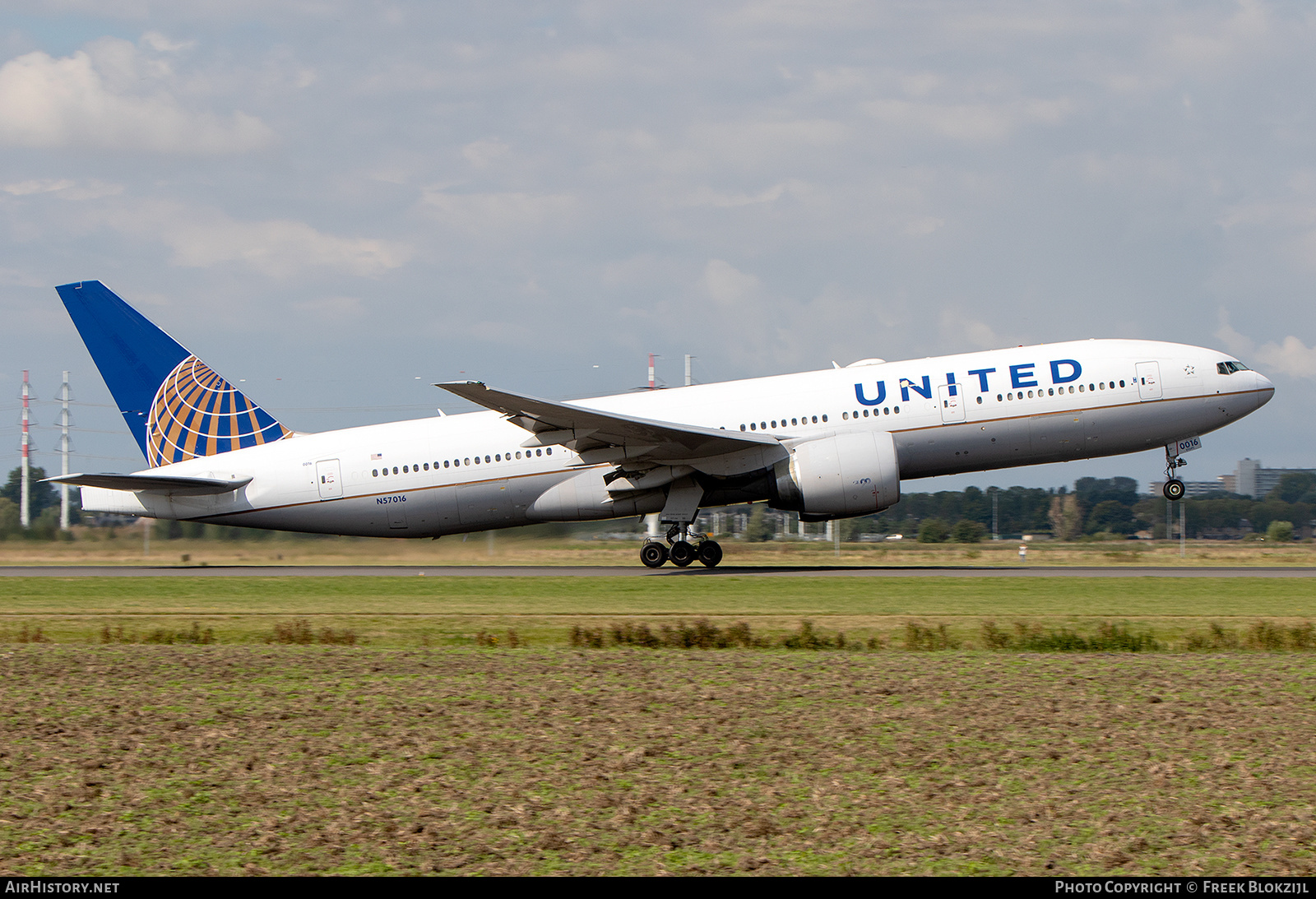 Aircraft Photo of N57016 | Boeing 777-224/ER | United Airlines | AirHistory.net #495275