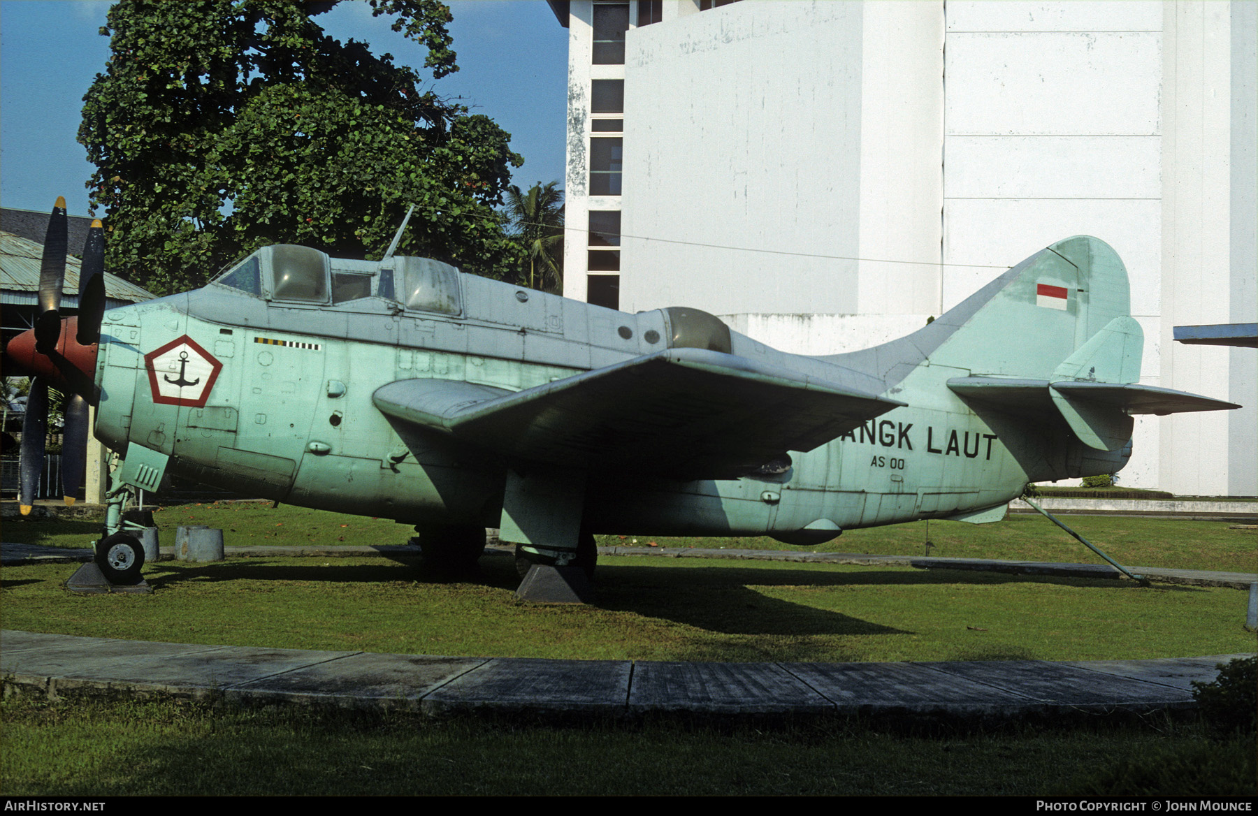Aircraft Photo of AS 00 / WN355 | Fairey Gannet AS.4 | Indonesia - Navy | AirHistory.net #495343