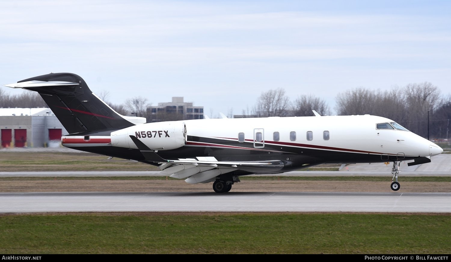Aircraft Photo of N587FX | Bombardier Challenger 350 (BD-100-1A10) | AirHistory.net #495403