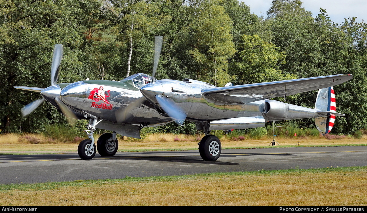 Aircraft Photo of N25Y | Lockheed P-38L Lightning | Red Bull | AirHistory.net #495980