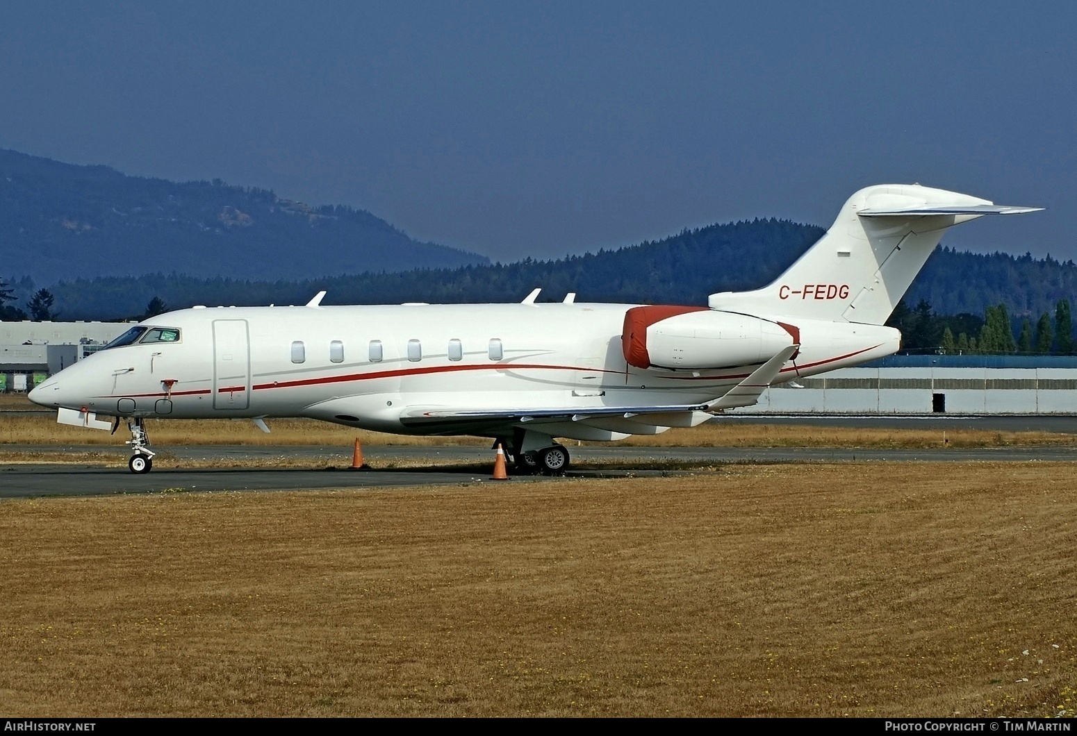 Aircraft Photo of C-FEDG | Bombardier Challenger 350 (BD-100-1A10) | AirHistory.net #496167