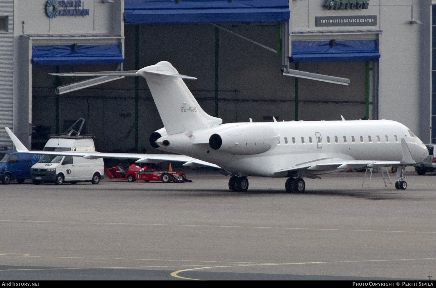 Aircraft Photo of SE-RGB | Bombardier Global Express XRS (BD-700-1A10) | AirHistory.net #496312
