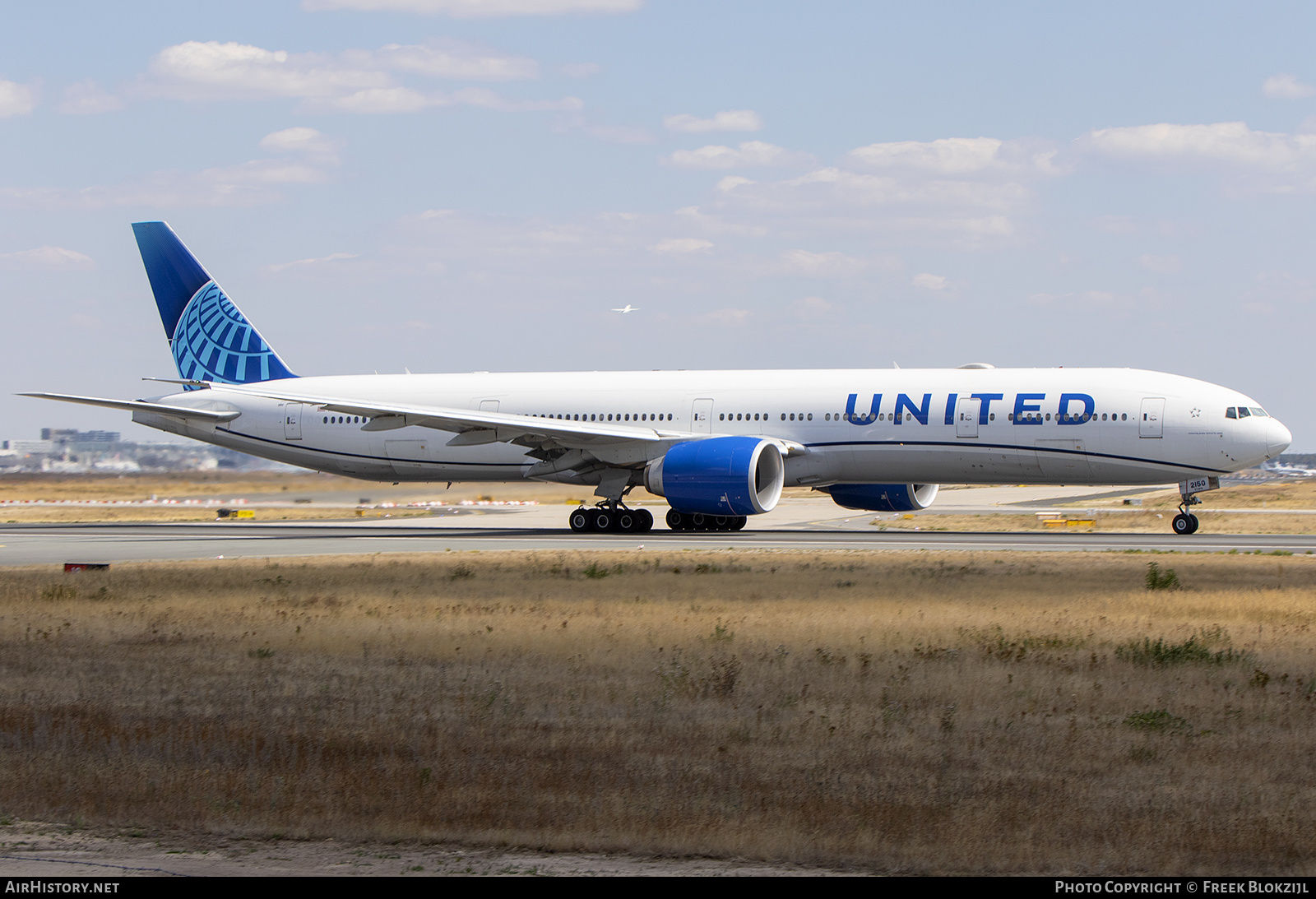 Aircraft Photo of N2250U | Boeing 777-300/ER | United Airlines | AirHistory.net #496367