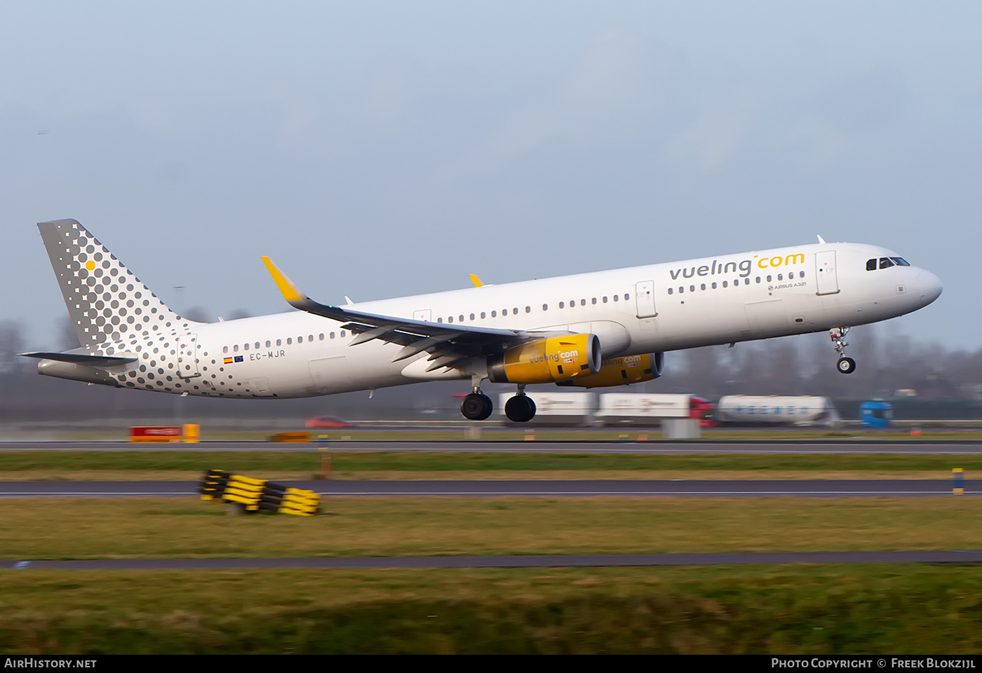 Aircraft Photo of EC-MJR | Airbus A321-231 | Vueling Airlines | AirHistory.net #496392