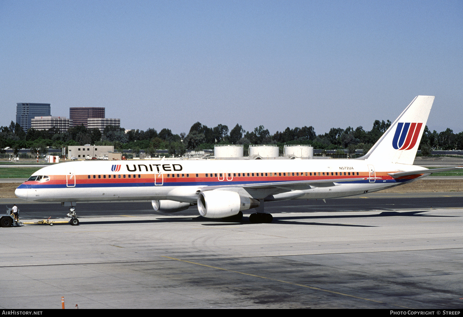 Aircraft Photo of N572UA | Boeing 757-222 | United Airlines | AirHistory.net #496506