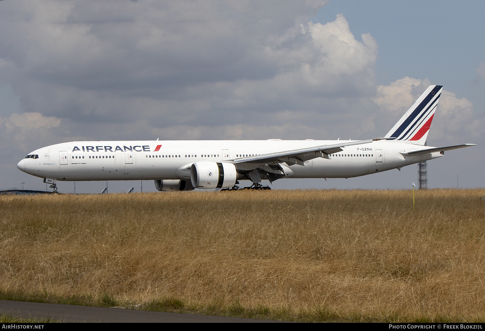 Aircraft Photo of F-GZNA | Boeing 777-328/ER | Air France | AirHistory.net #496770