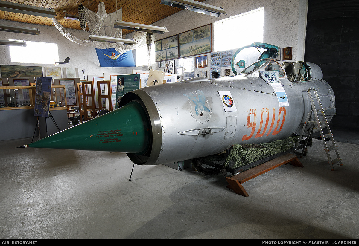 Aircraft Photo of 9010 | Mikoyan-Gurevich MiG-21MF | Poland - Air Force | AirHistory.net #496958