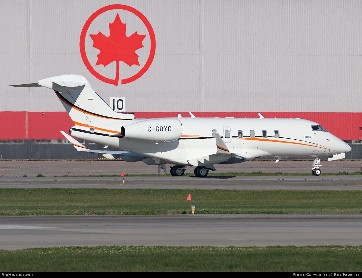 Aircraft Photo of C-GOYG | Bombardier Challenger 350 (BD-100-1A10) | AirHistory.net #497413