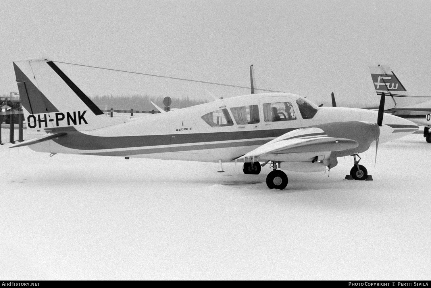 Aircraft Photo of OH-PNK | Piper PA-23-250 Aztec E | AirHistory.net #497598