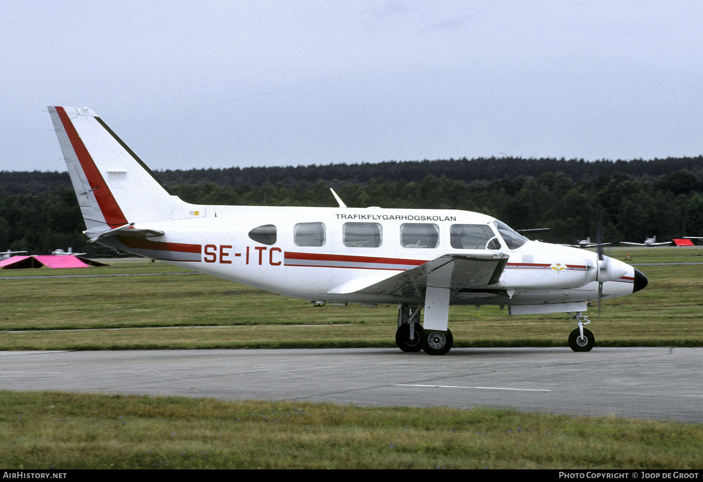Aircraft Photo of SE-ITC | Piper PA-31-325 Navajo C/R | Trafikflygarhögskolan | AirHistory.net #497994