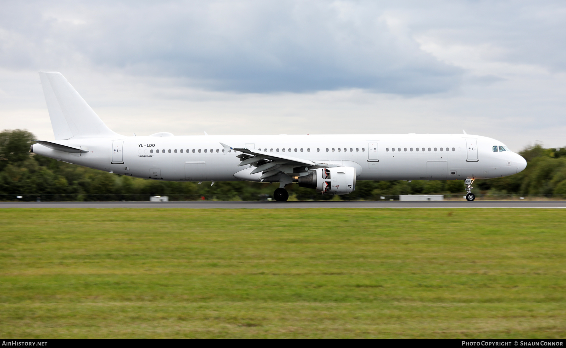 Aircraft Photo of YL-LDO | Airbus A321-211 | AirHistory.net #498117