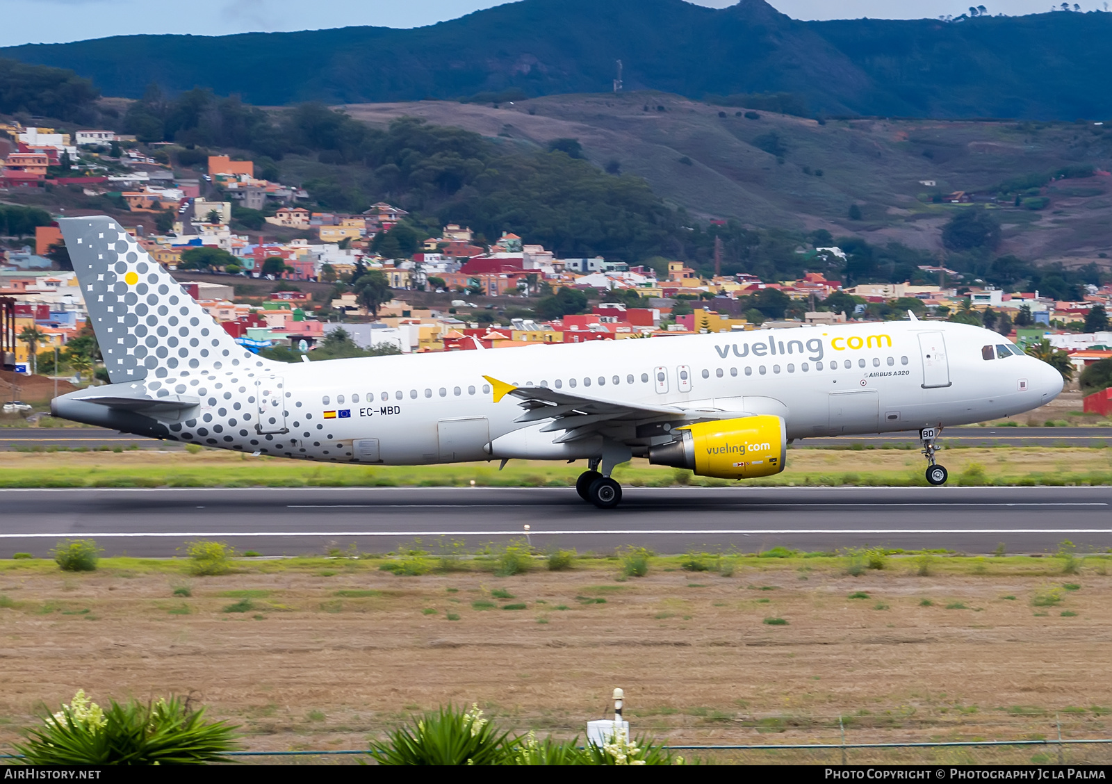Aircraft Photo of EC-MBD | Airbus A320-214 | Vueling Airlines | AirHistory.net #498134
