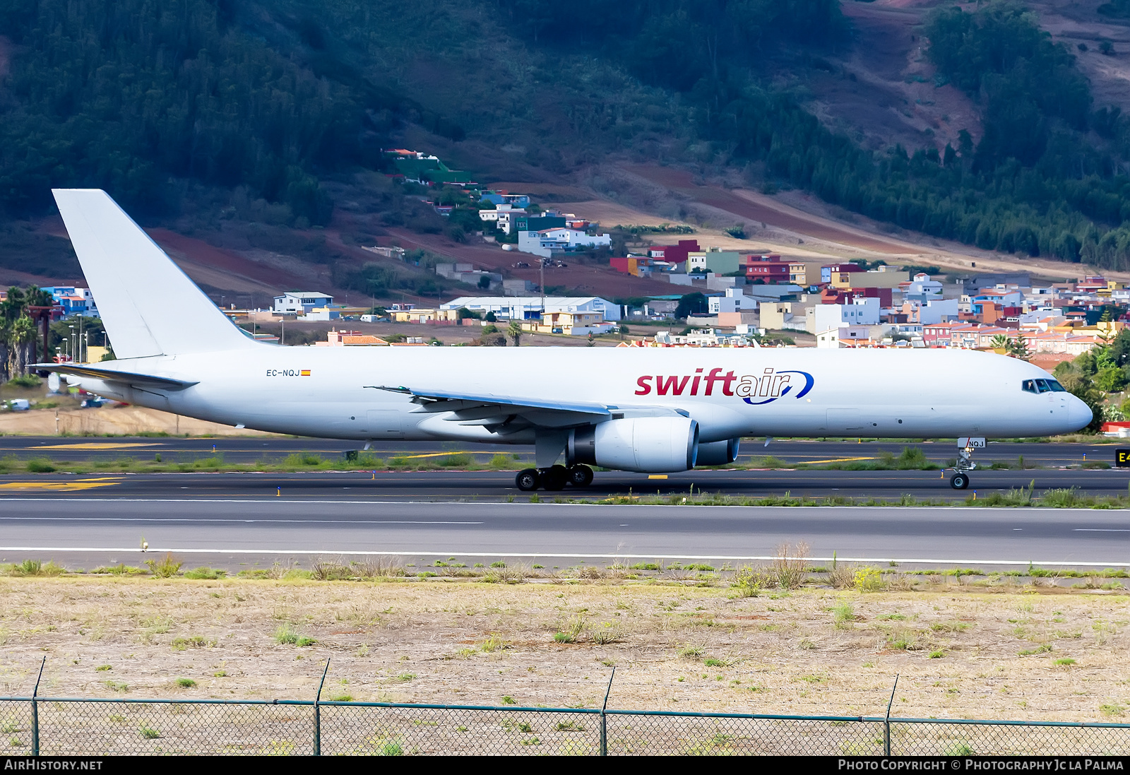 Aircraft Photo of EC-NQJ | Boeing 757-223APF | Swiftair | AirHistory.net #498139