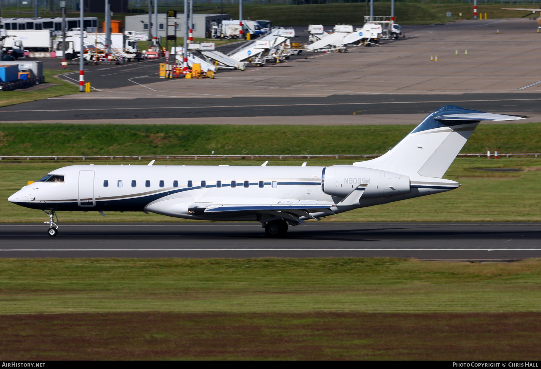 Aircraft Photo of N9099H | Bombardier Global 6000 (BD-700-1A10) | AirHistory.net #498267