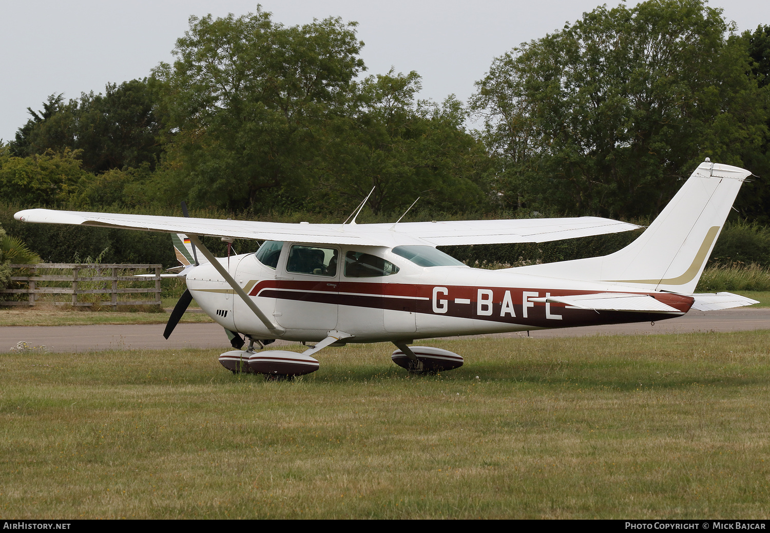 Aircraft Photo of G-BAFL | Cessna 182P Skylane | AirHistory.net #498314