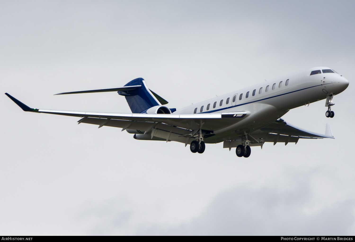 Aircraft Photo of G-LOBX | Bombardier Global 7500 (BD-700-2A12) | AirHistory.net #498322