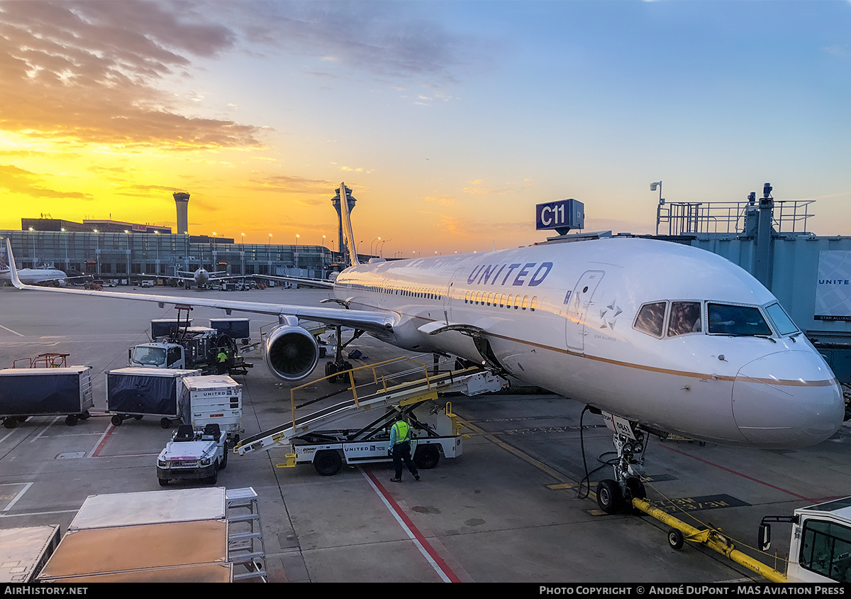 Aircraft Photo of N75861 | Boeing 757-33N | United Airlines | AirHistory.net #498356