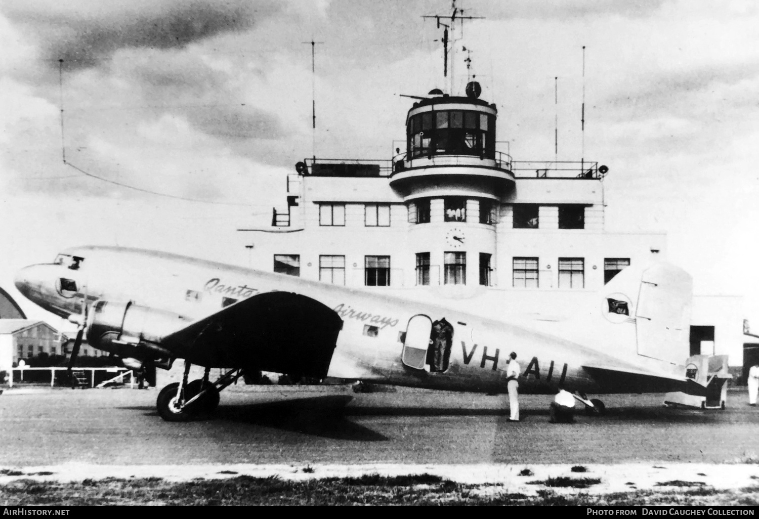 Aircraft Photo of VH-AII | Douglas DC-3(C) | Qantas Empire Airways - QEA | AirHistory.net #498363