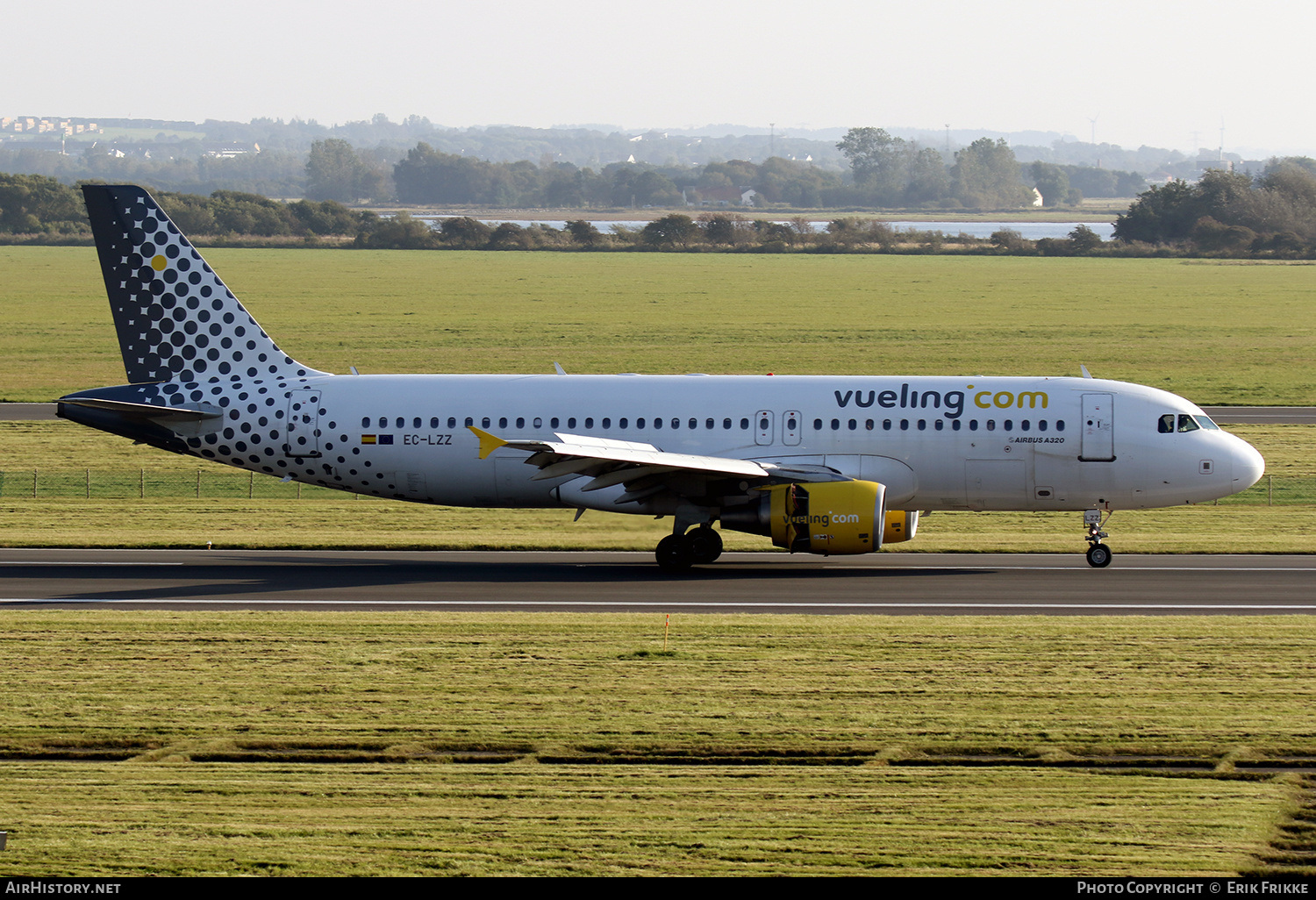 Aircraft Photo of EC-LZZ | Airbus A320-214 | Vueling Airlines | AirHistory.net #498388