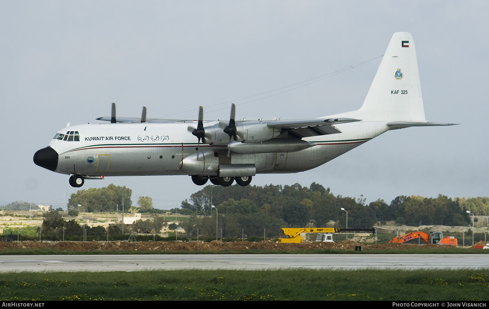 Aircraft Photo of KAF325 | Lockheed L-100-30 Hercules (382G) | Kuwait - Air Force | AirHistory.net #498396