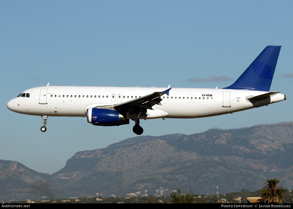 Aircraft Photo of LY-VEK | Airbus A320-232 | AirHistory.net #498823