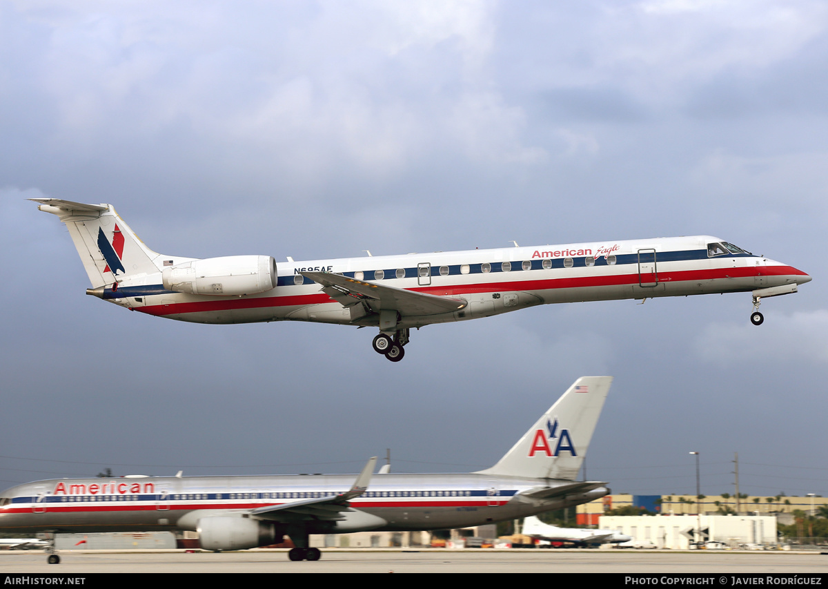 Aircraft Photo of N695AE | Embraer ERJ-145LR (EMB-145LR) | American Eagle | AirHistory.net #498830