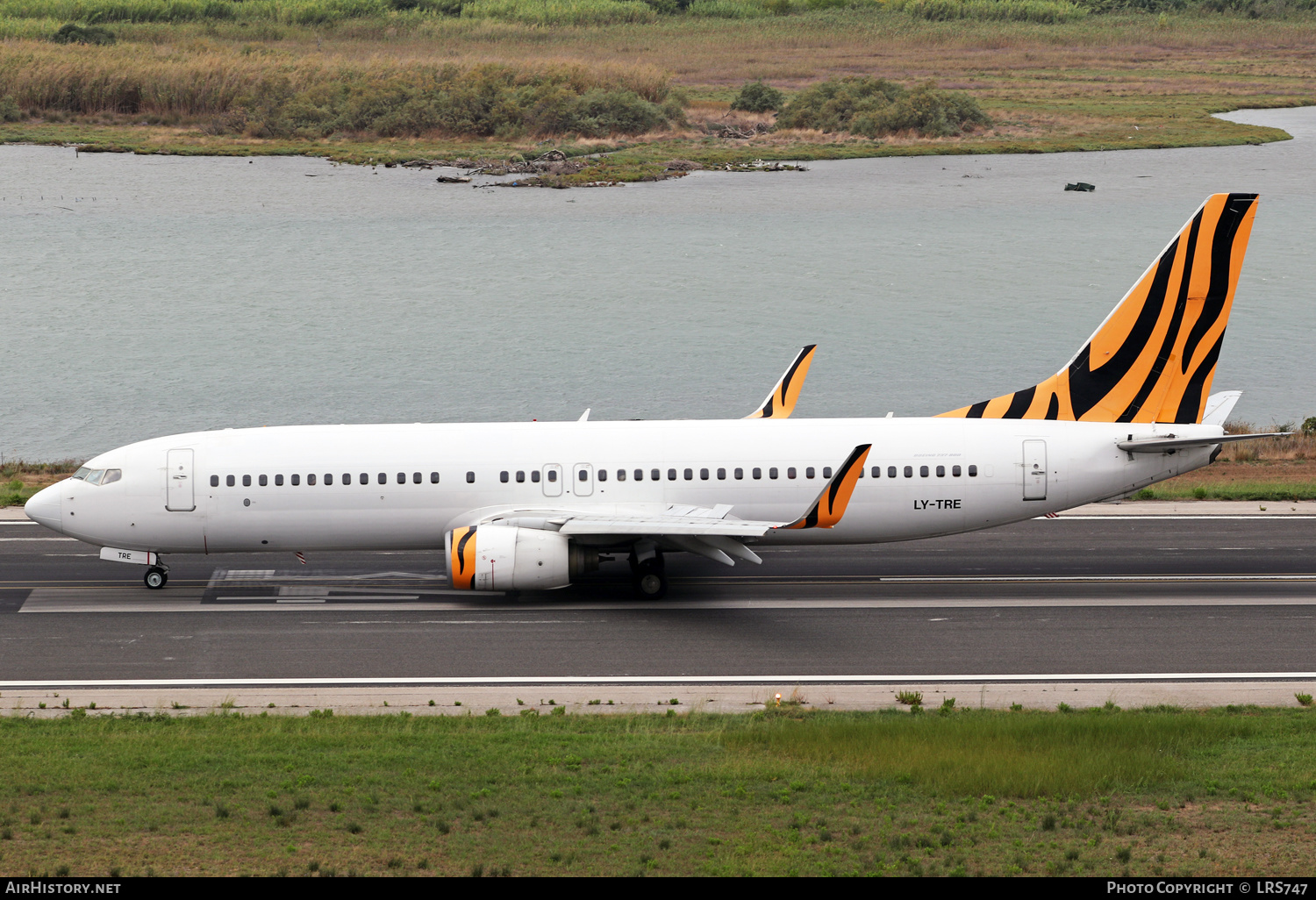 Aircraft Photo of LY-TRE | Boeing 737-8FE | AirHistory.net #498834