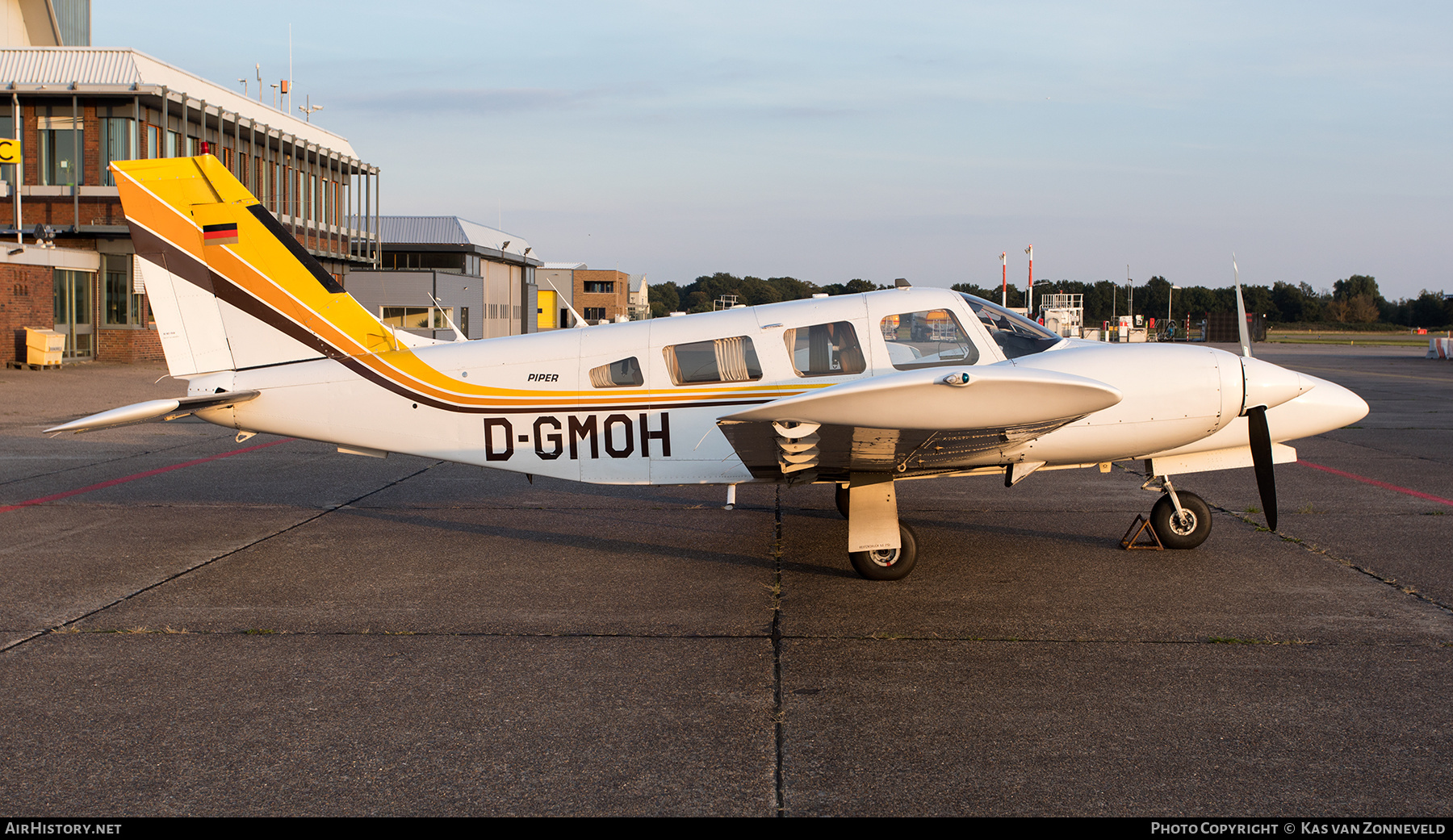 Aircraft Photo of D-GMOH | Piper PA-34-200T Seneca II | AirHistory.net #498837