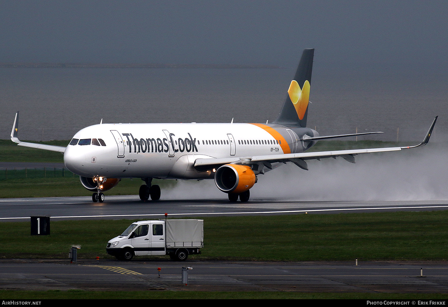 Aircraft Photo of OY-TCH | Airbus A321-211 | Thomas Cook Airlines | AirHistory.net #499062