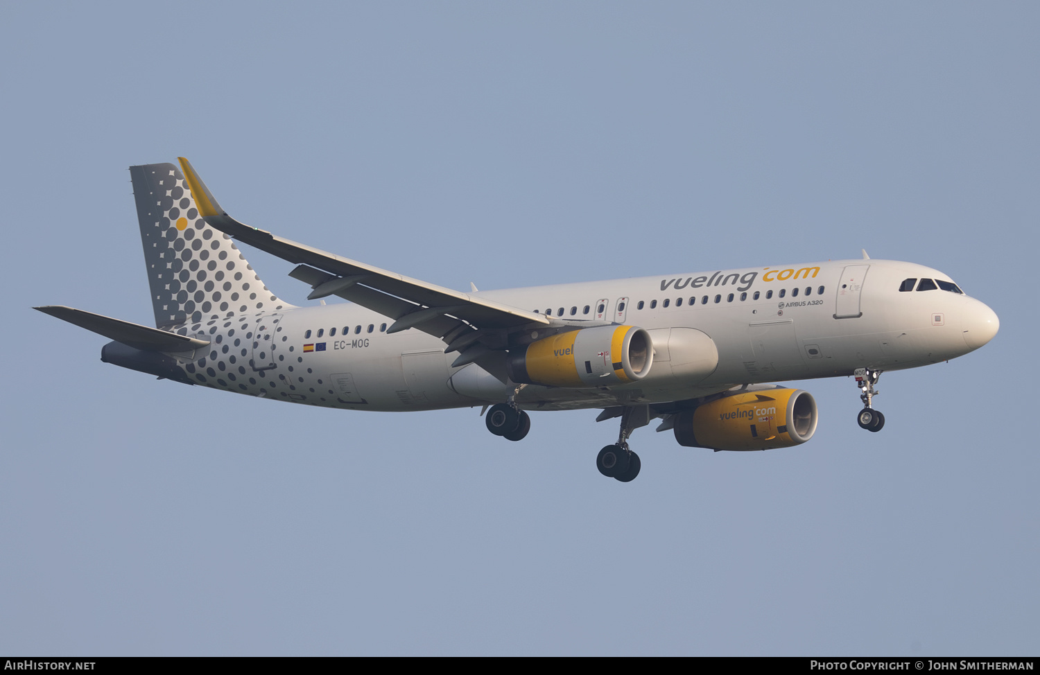 Aircraft Photo of EC-MOG | Airbus A320-232 | Vueling Airlines | AirHistory.net #499298