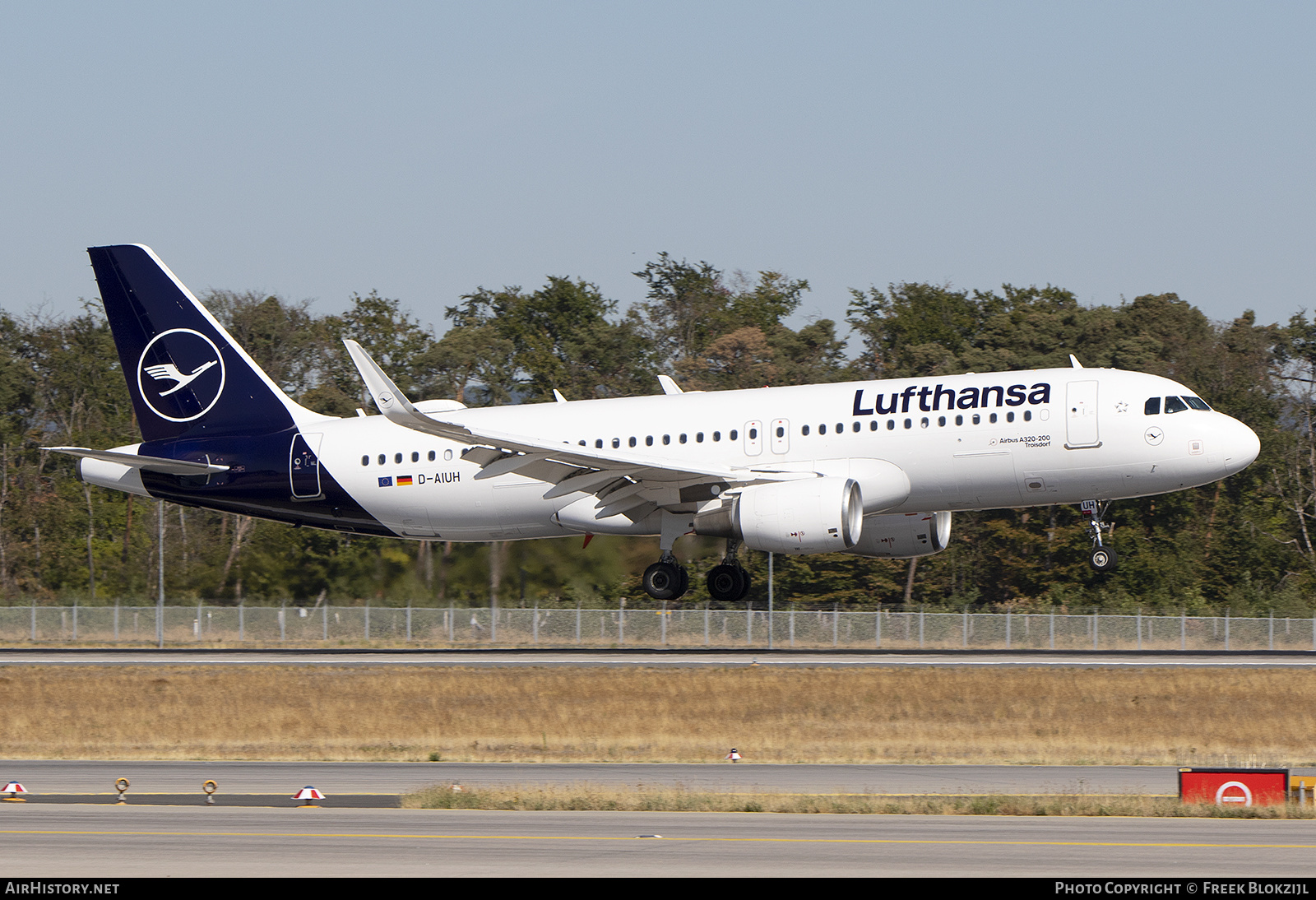 Aircraft Photo of D-AIUH | Airbus A320-214 | Lufthansa | AirHistory.net #499309