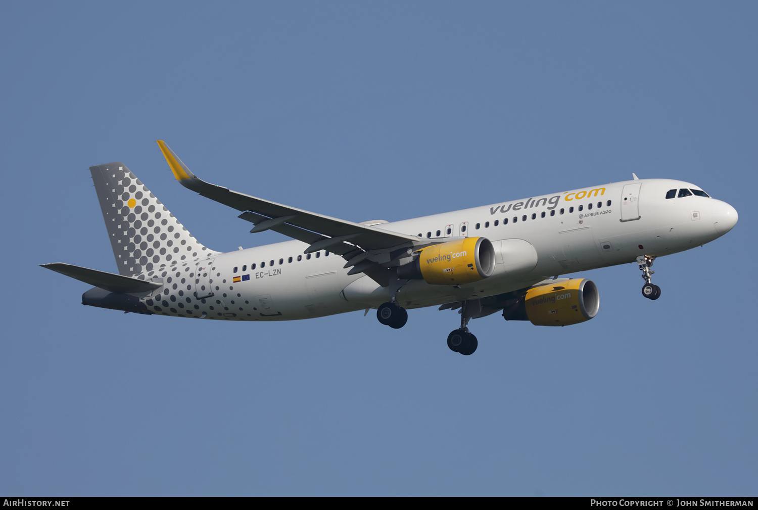 Aircraft Photo of EC-LZN | Airbus A320-214 | Vueling Airlines | AirHistory.net #499382