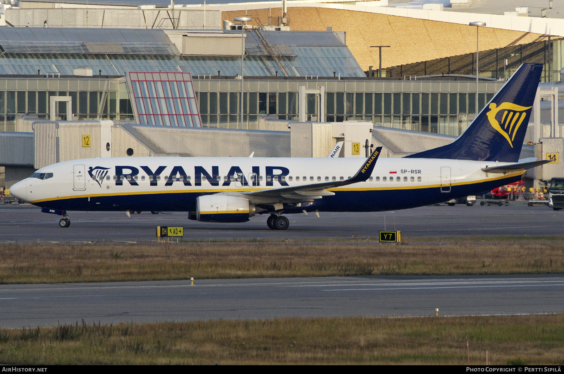 Aircraft Photo of SP-RSR | Boeing 737-800 | Ryanair | AirHistory.net #499490