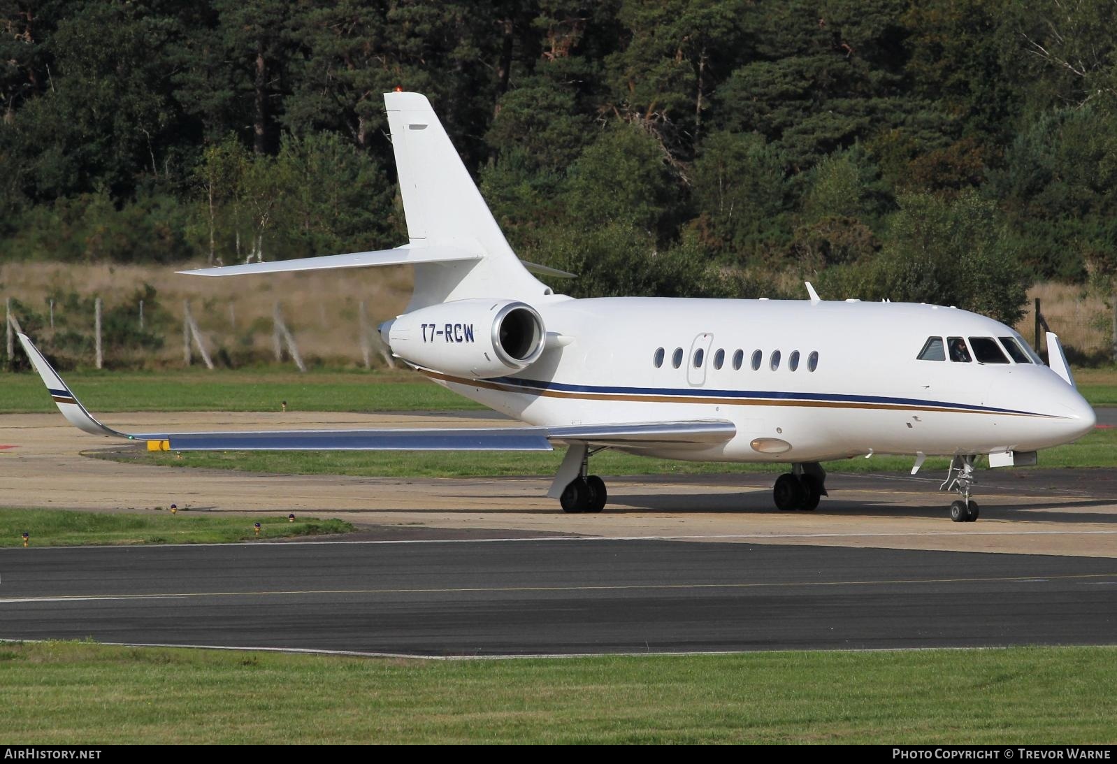 Aircraft Photo of T7-RCW | Dassault Falcon 2000 | AirHistory.net #499492