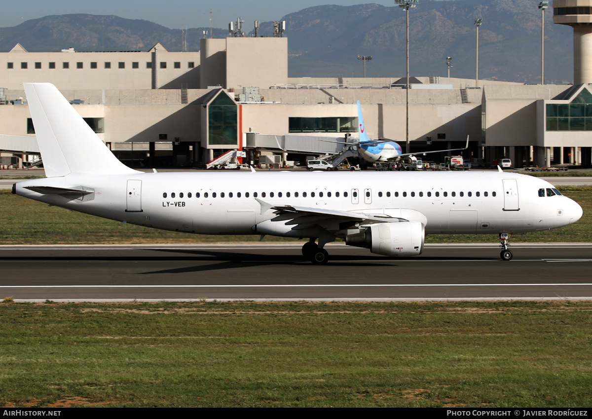 Aircraft Photo of LY-VEB | Airbus A320-214 | AirHistory.net #499673