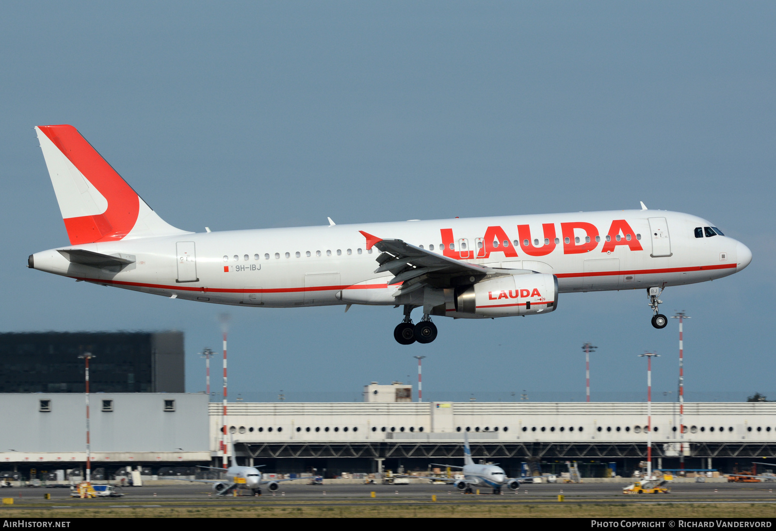 Aircraft Photo of 9H-IBJ | Airbus A320-232 | Lauda Europe | AirHistory.net #499813