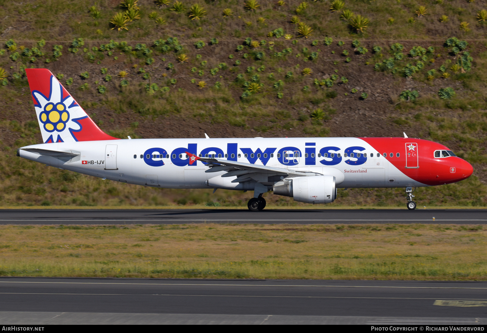 Aircraft Photo of HB-IJV | Airbus A320-214 | Edelweiss Air | AirHistory.net #499848