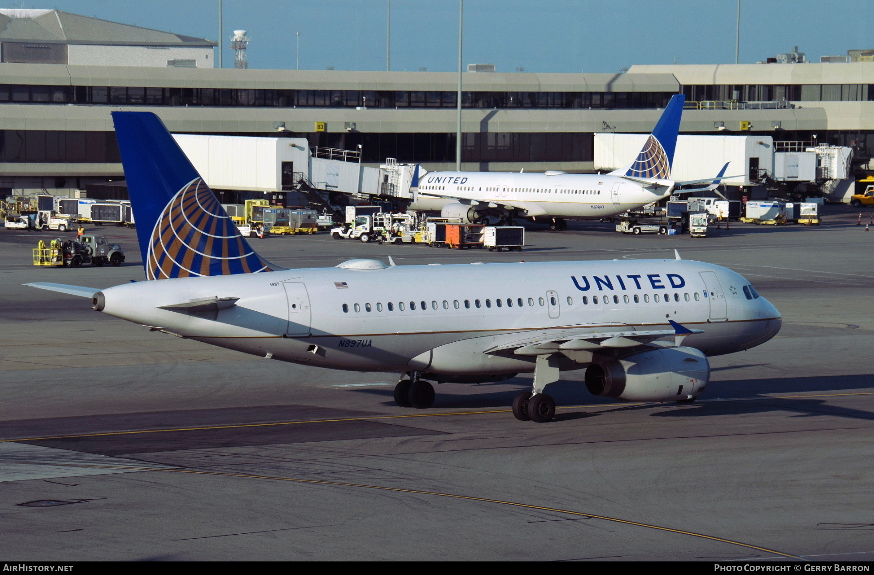 Aircraft Photo of N897UA | Airbus A319-132 | United Airlines | AirHistory.net #499910