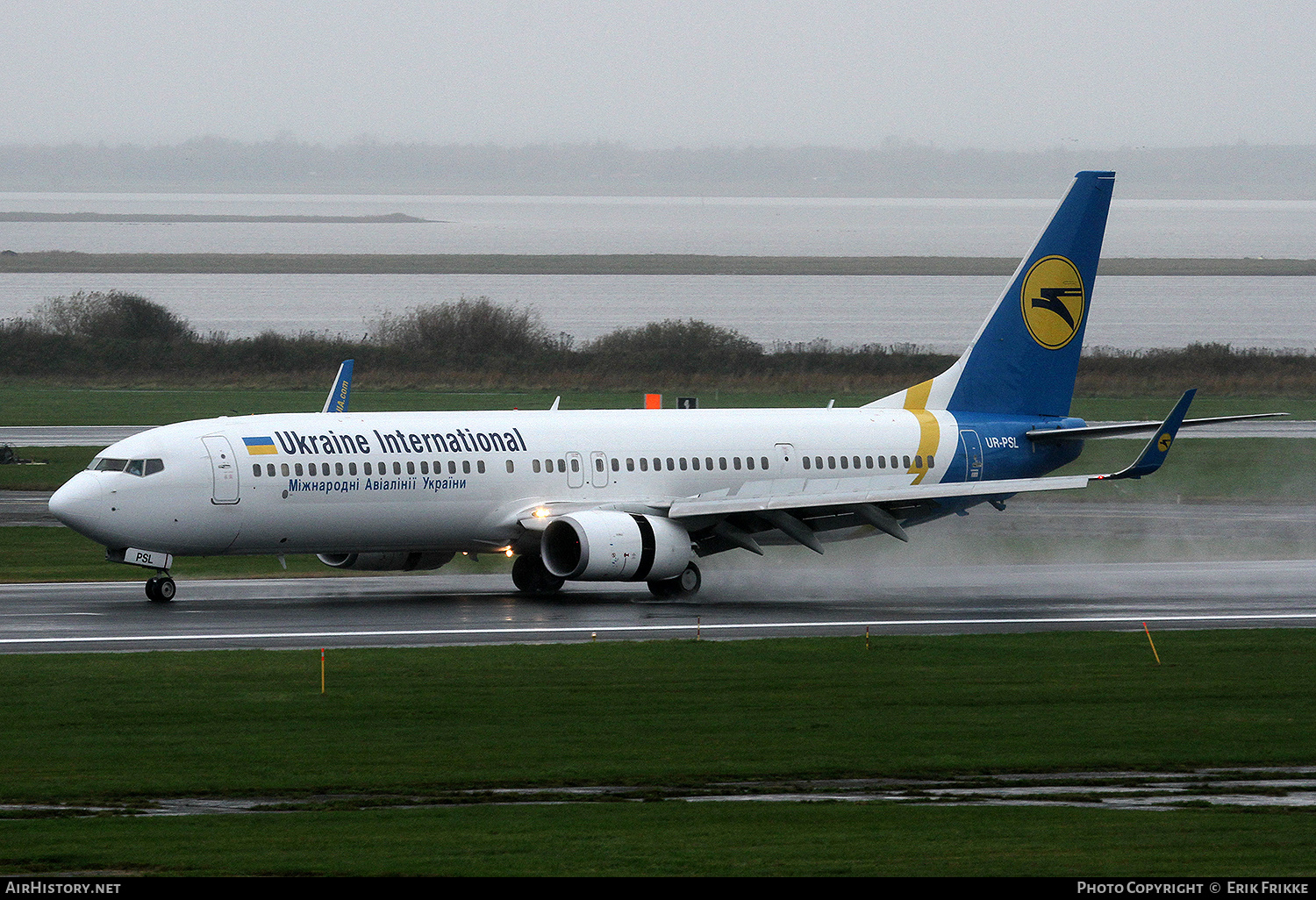 Aircraft Photo of UR-PSL | Boeing 737-94X/ER | Ukraine International Airlines | AirHistory.net #499921