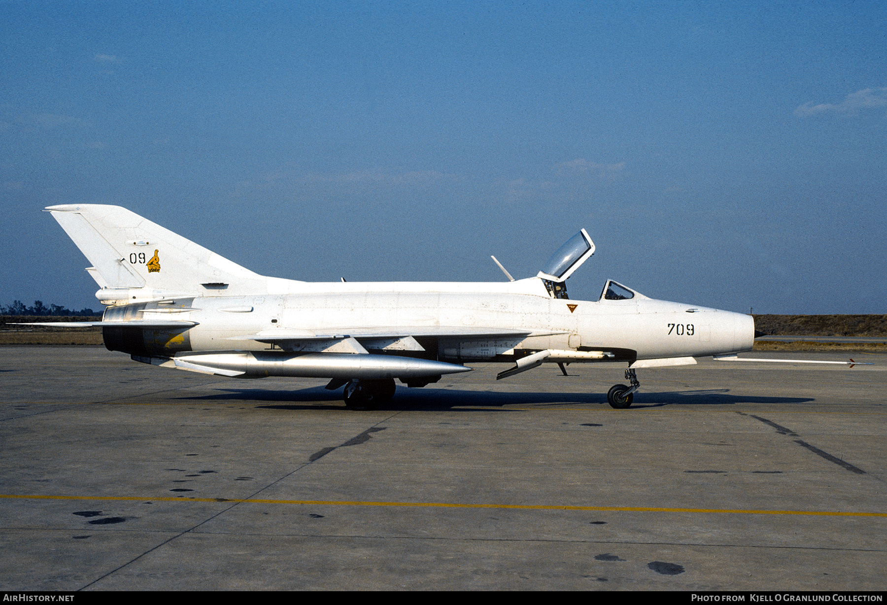 Aircraft Photo of 709 / 09 | Chengdu J-7 | Zimbabwe - Air Force | AirHistory.net #500113