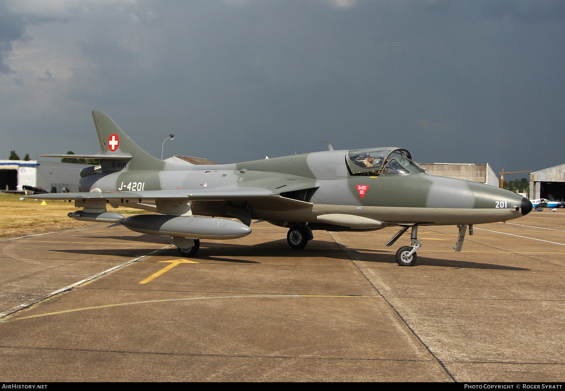 Aircraft Photo of HB-RVR / J-4201 | Hawker Hunter T68 | Switzerland - Air Force | AirHistory.net #500177