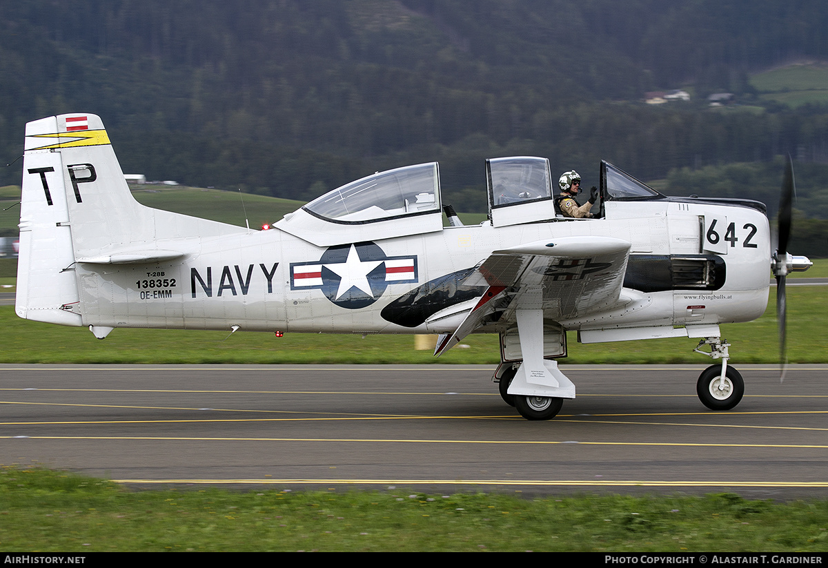 Aircraft Photo of OE-EMM / 138352 | North American T-28B Trojan | USA - Navy | AirHistory.net #500540