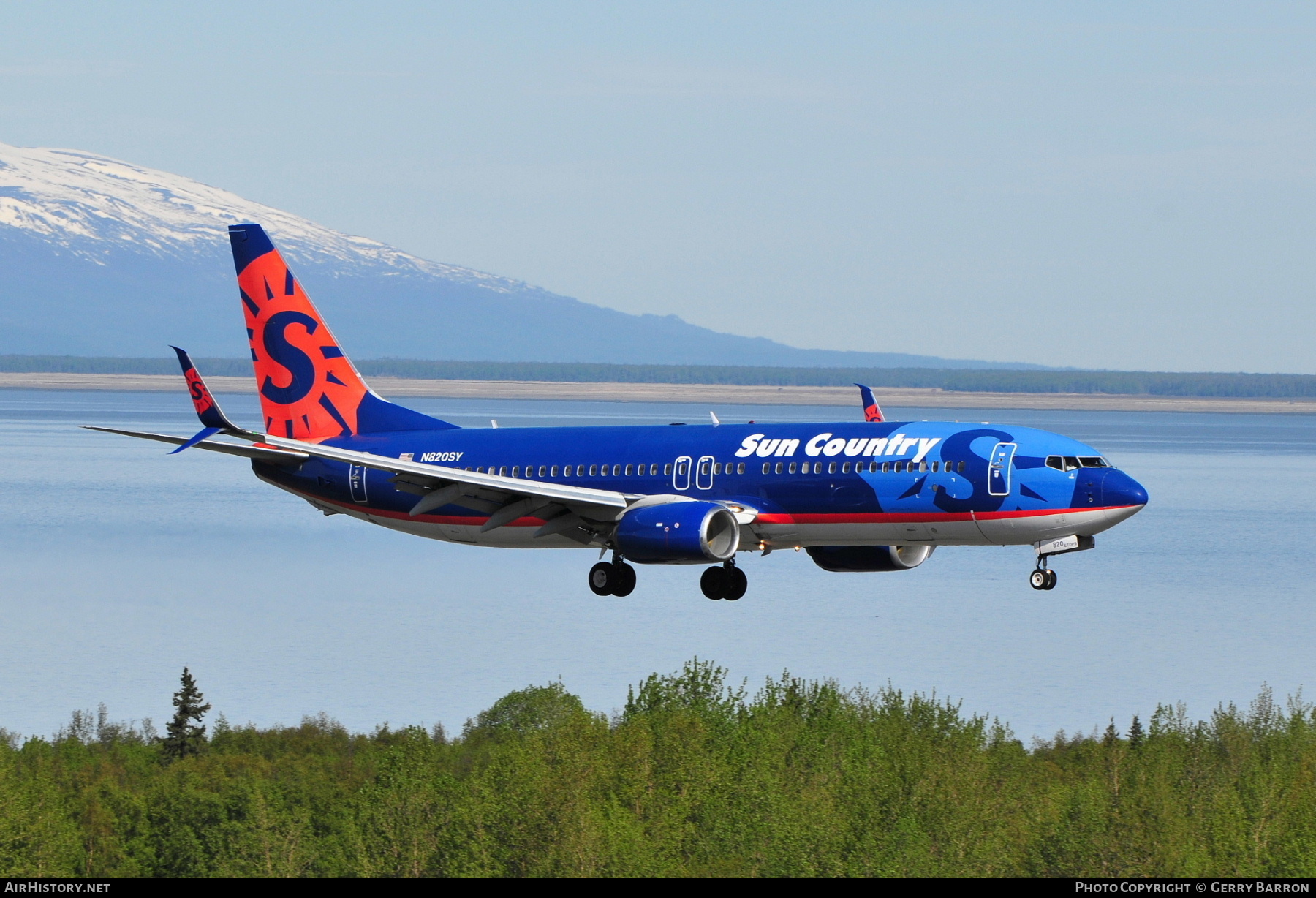 Aircraft Photo of N820SY | Boeing 737-8FH | Sun Country Airlines | AirHistory.net #500571