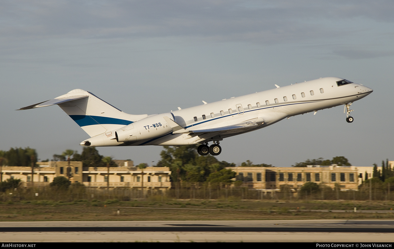 Aircraft Photo of T7-WSS | Bombardier Global Express XRS (BD-700-1A10) | AirHistory.net #500671